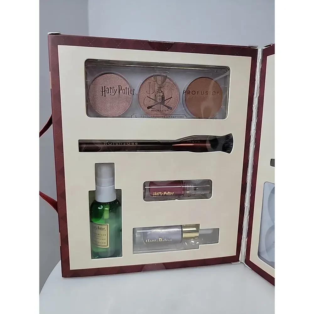 Profusion Cosmetics Harry Potter Holiday - Hogwarts Beauty 9PC Set Trunk